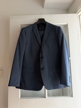 Men's Dark Blue Two-Button Notch Lapel Blazer